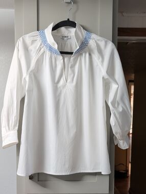 LENŪ White Tunic with Blue Smocked Collar